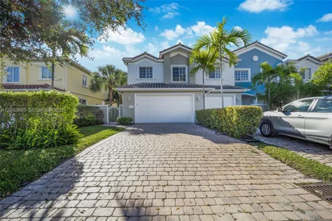 2656 NE 30th Pl