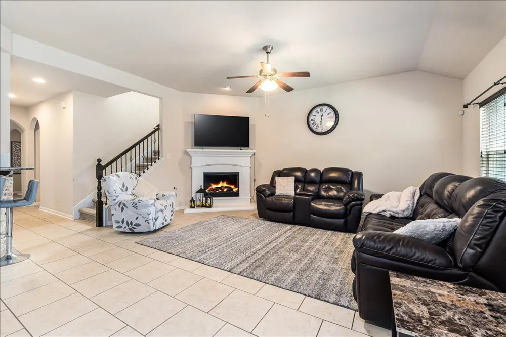 1901 Meandering Meadows Drive Pflugerville, TX 78660