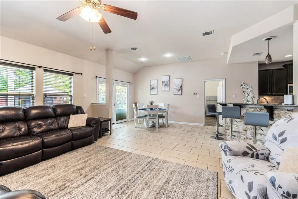 1901 Meandering Meadows Drive Pflugerville, TX 78660