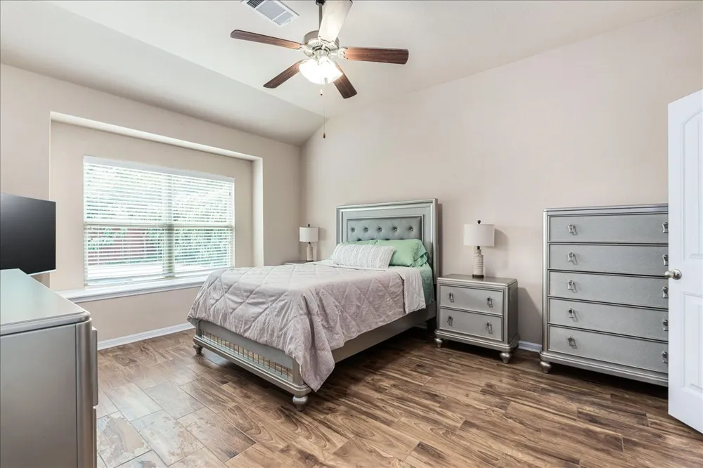 1901 Meandering Meadows Drive Pflugerville, TX 78660