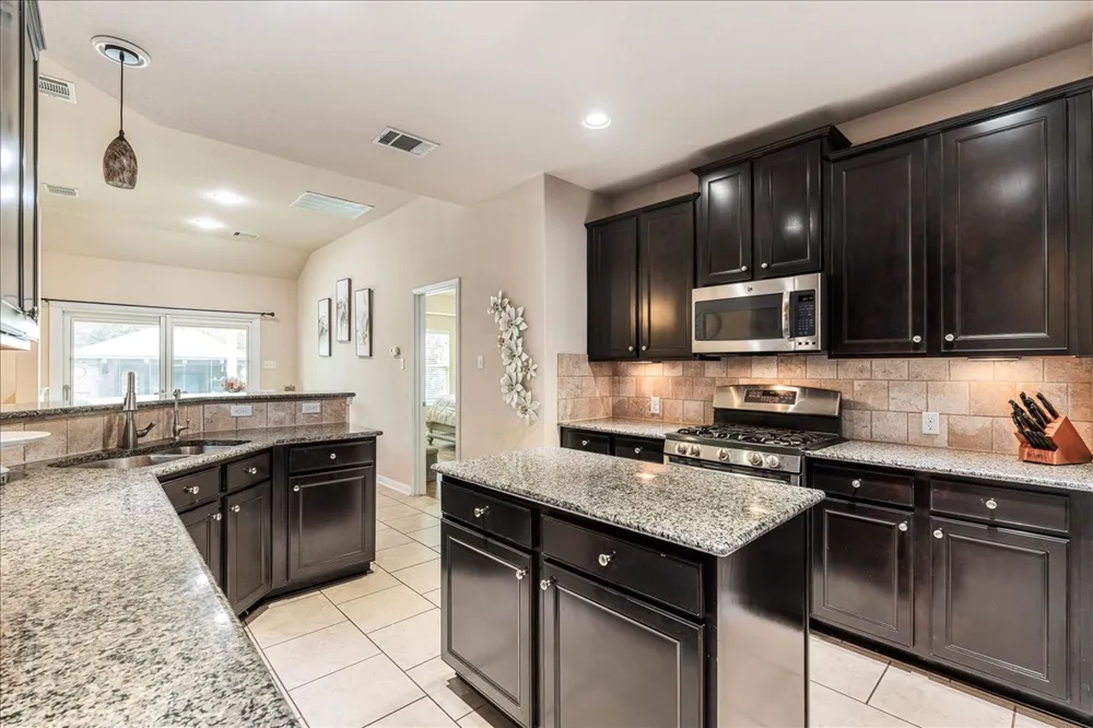 1901 Meandering Meadows Drive Pflugerville, TX 78660