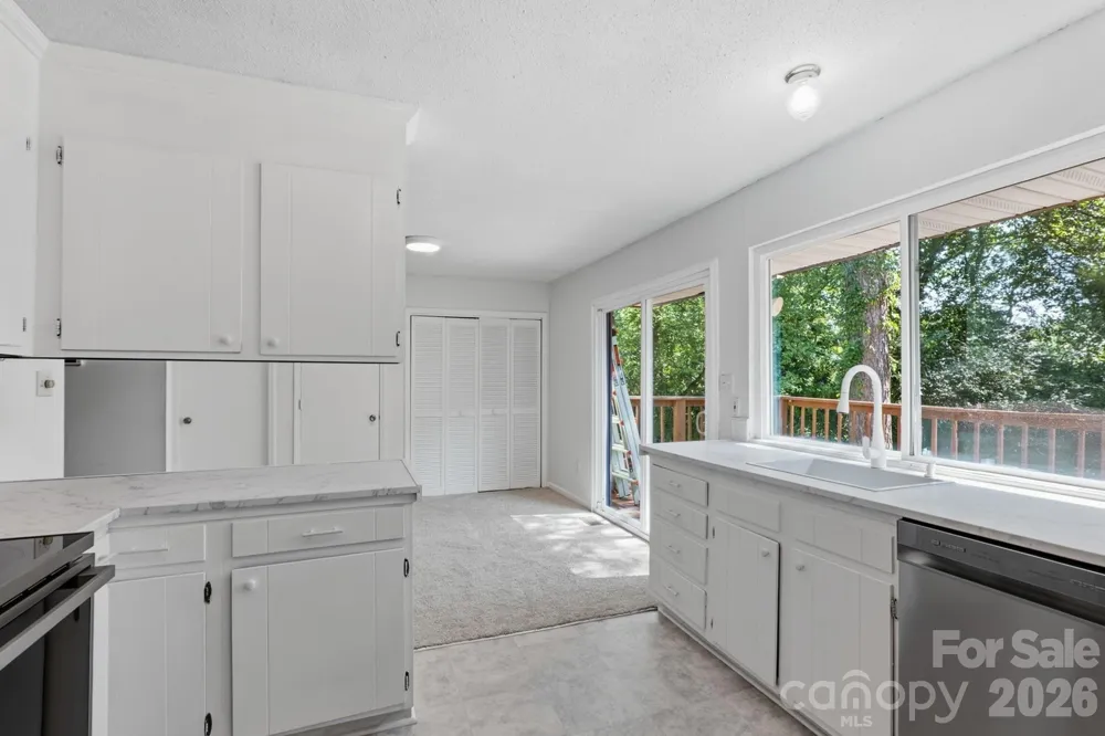 5300 Rolling Oak Lane Charlotte, NC 28227