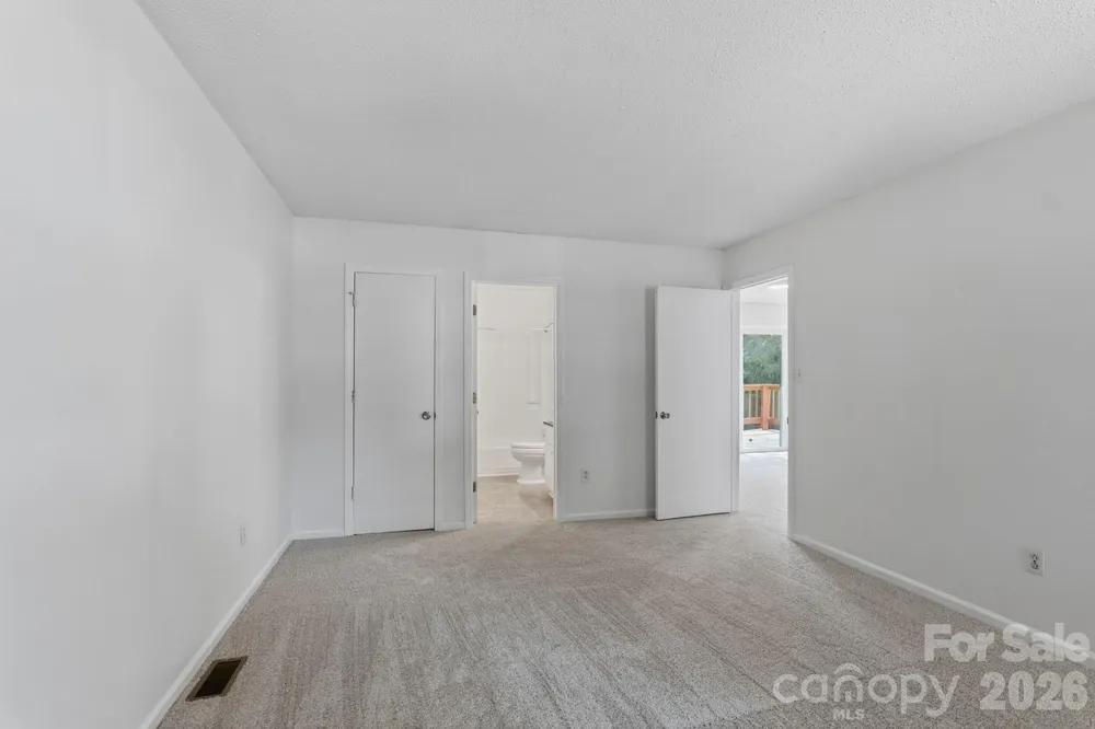 5300 Rolling Oak Lane Charlotte, NC 28227
