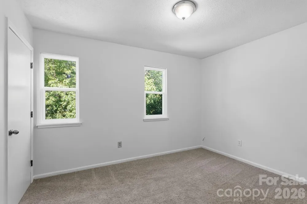 5300 Rolling Oak Lane Charlotte, NC 28227