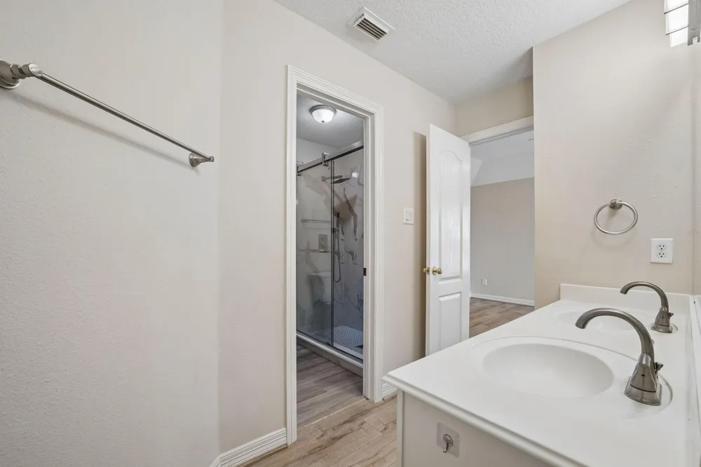 5807 Bayberry Way Sugar Land, TX 77479