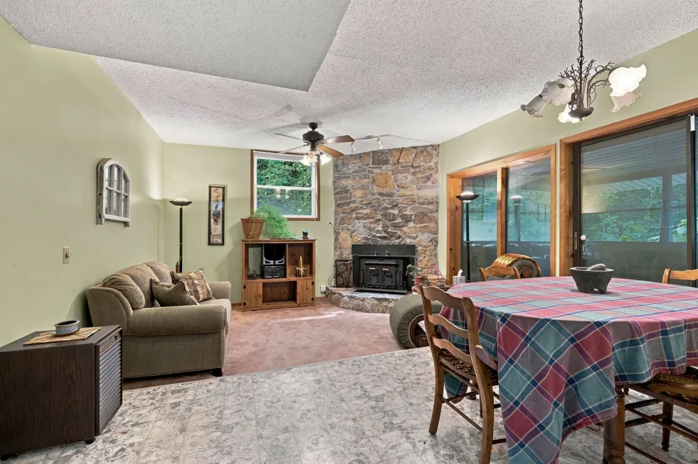 1456 Sams Creek Rd Ashland City, TN 37015