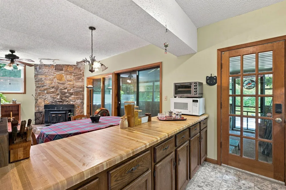 1456 Sams Creek Rd Ashland City, TN 37015