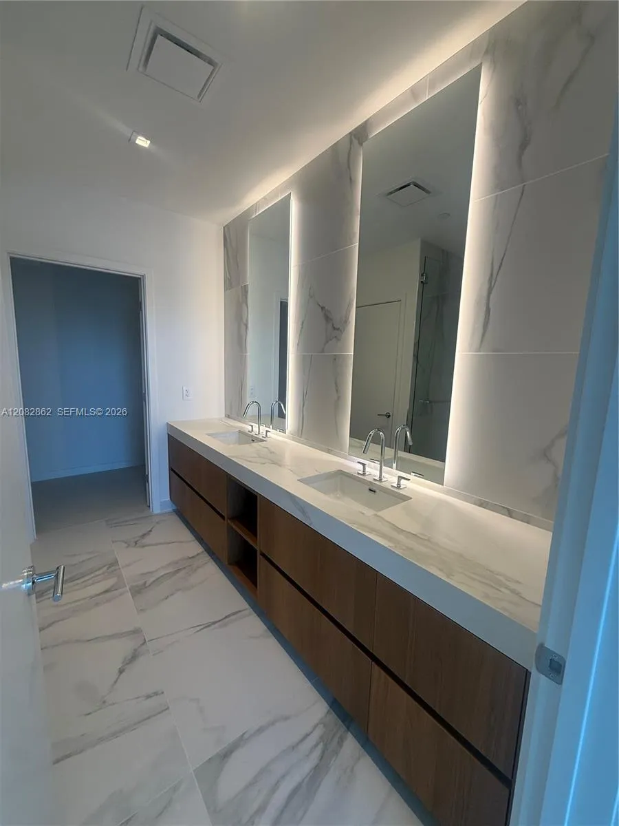 1400 Biscayne Blvd #209 Miami, FL 33132