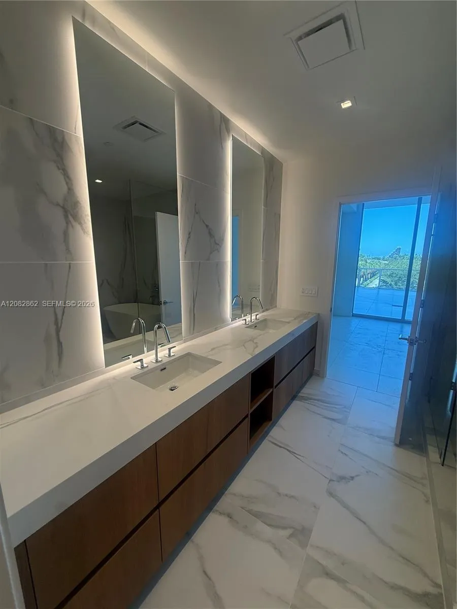 1400 Biscayne Blvd #209 Miami, FL 33132