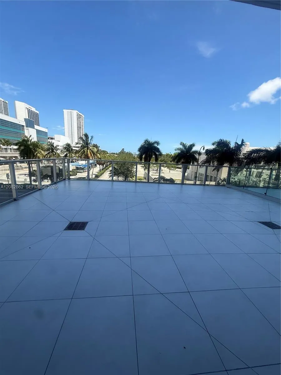 1400 Biscayne Blvd #209 Miami, FL 33132