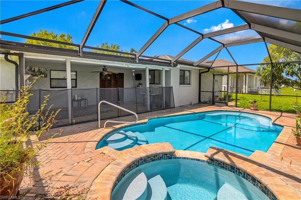 1121 NE 11th Terrace Cape Coral, FL 33909