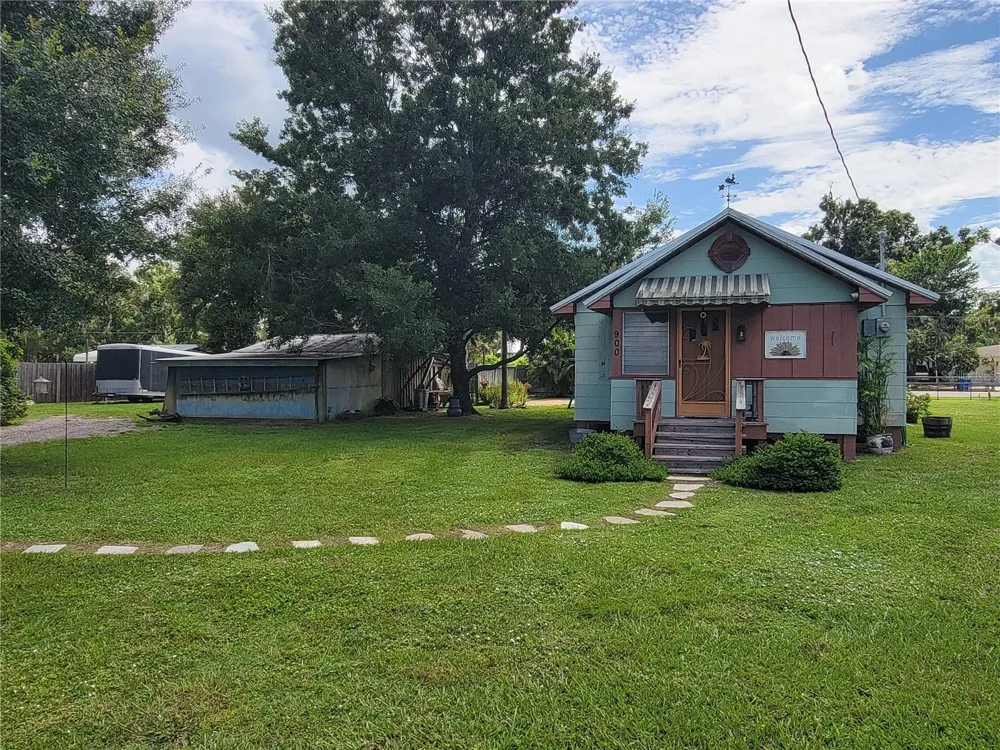 900 BOKHARA PLACE Sarasota, FL 34232
