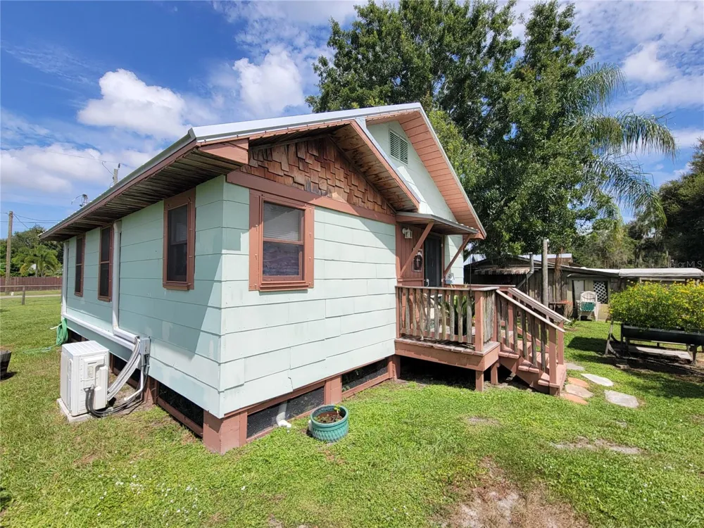 900 BOKHARA PLACE Sarasota, FL 34232