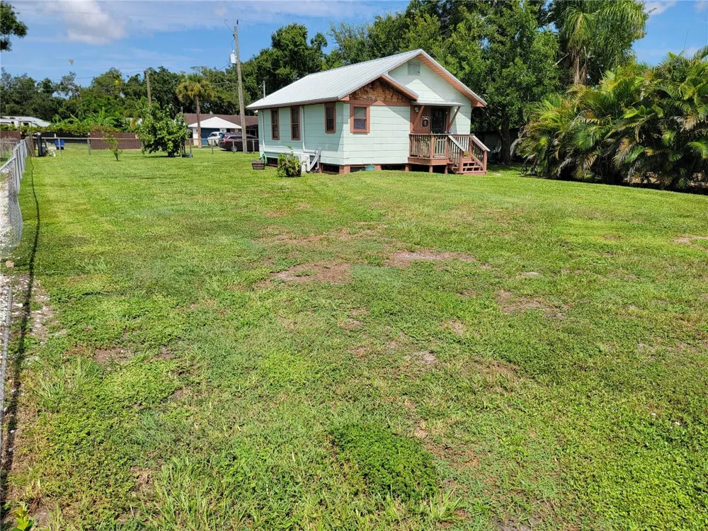 900 BOKHARA PLACE Sarasota, FL 34232