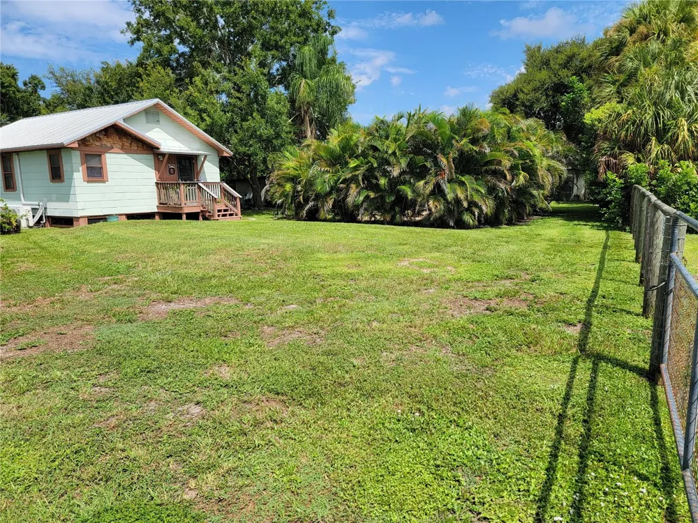 900 BOKHARA PLACE Sarasota, FL 34232