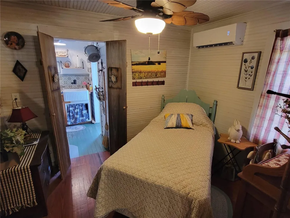 900 BOKHARA PLACE Sarasota, FL 34232