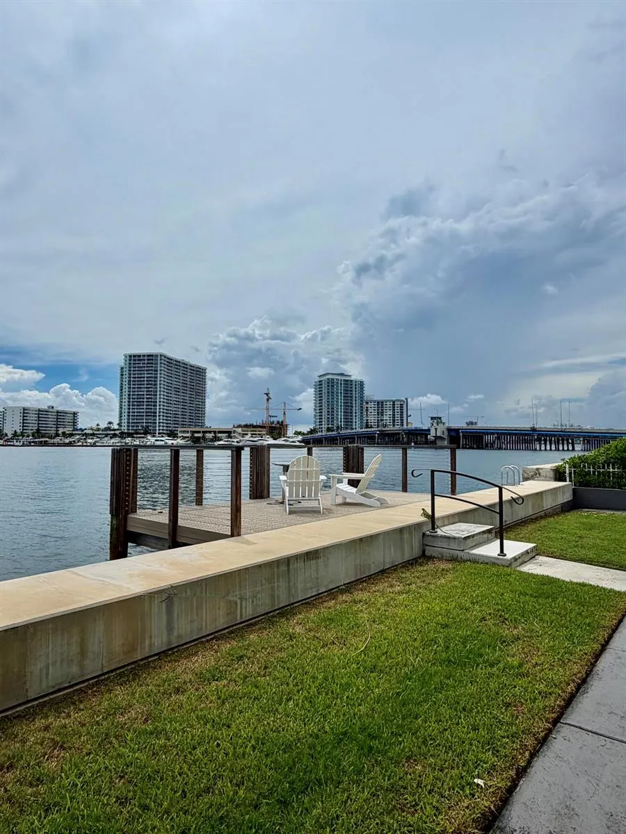 1980 Bay Drive #5 Miami Beach, FL 33141