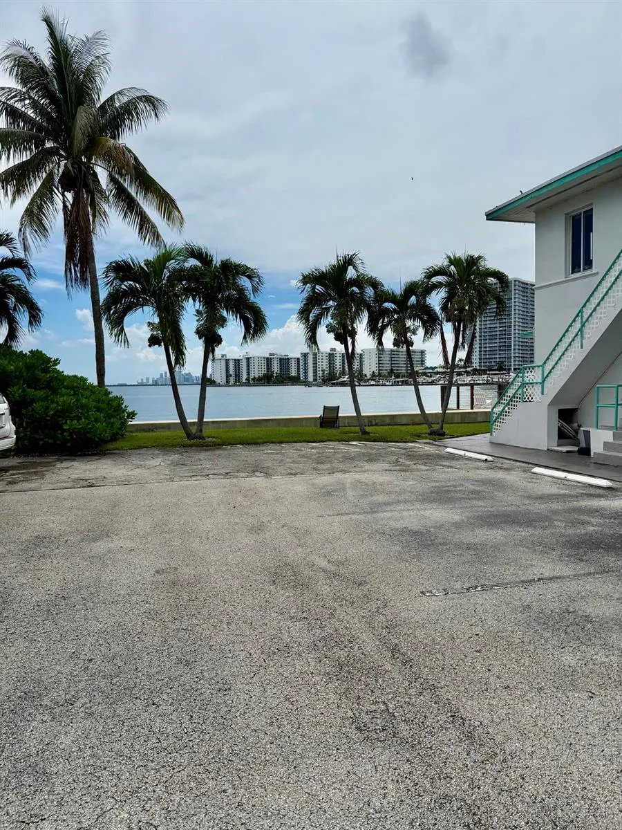 1980 Bay Drive #5 Miami Beach, FL 33141