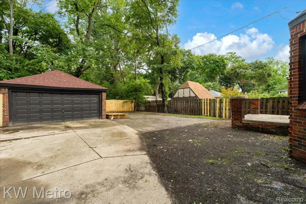 19022 Wildemere Street Detroit City, MI 48221
