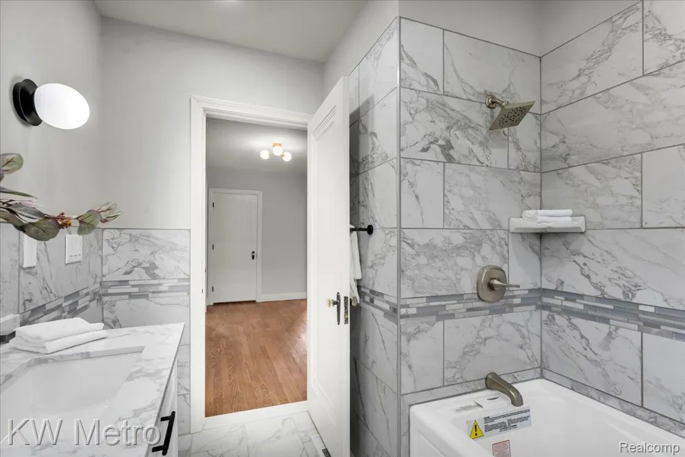 19022 Wildemere Street Detroit City, MI 48221