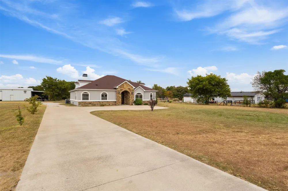 7719 County Road 272 Terrell, TX 75160