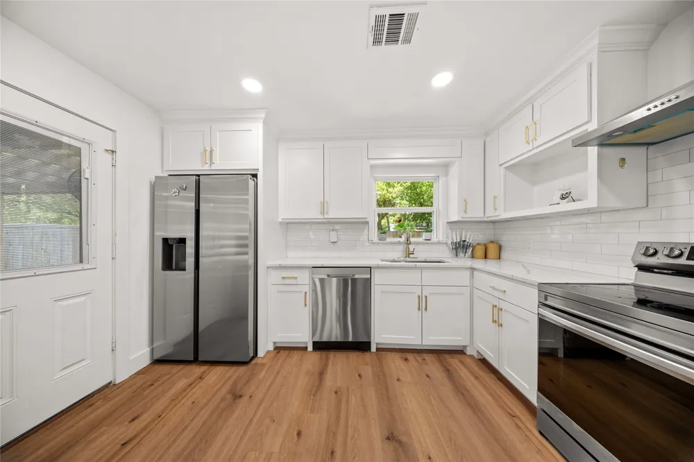 2431 Gross Road Dallas, TX 75228
