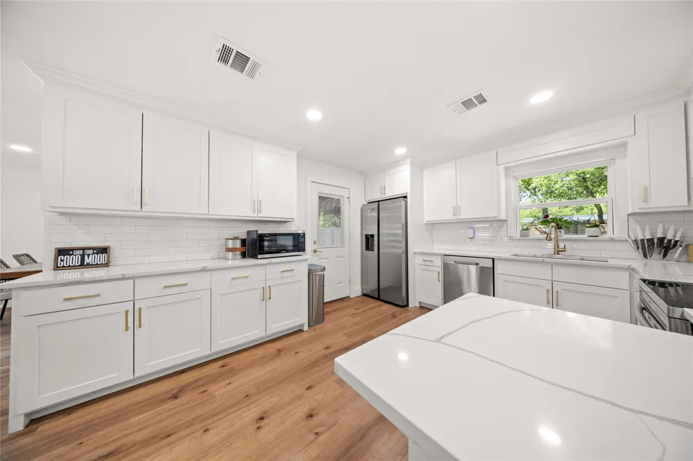 2431 Gross Road Dallas, TX 75228