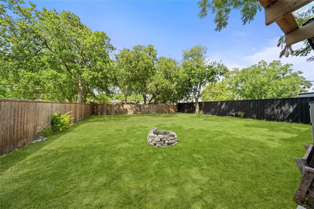 2431 Gross Road Dallas, TX 75228