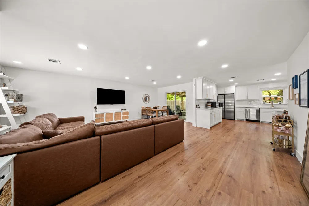 2431 Gross Road Dallas, TX 75228