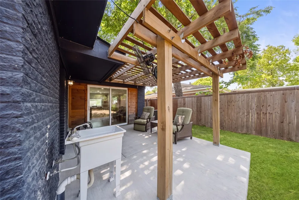 2431 Gross Road Dallas, TX 75228