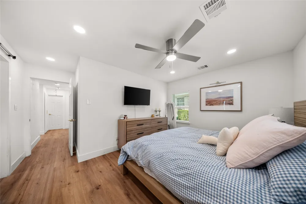 2431 Gross Road Dallas, TX 75228