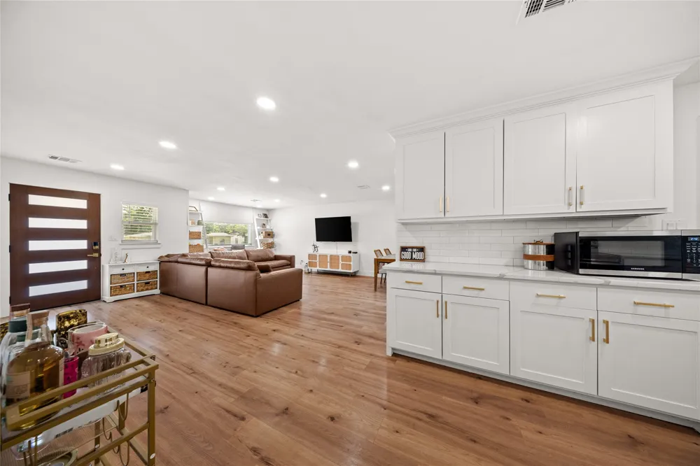 2431 Gross Road Dallas, TX 75228