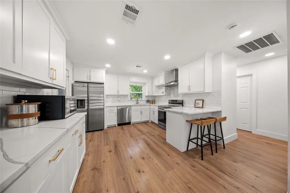 2431 Gross Road Dallas, TX 75228