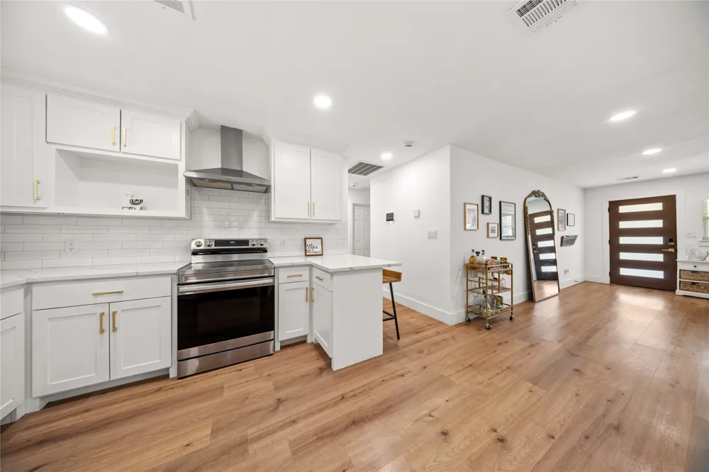 2431 Gross Road Dallas, TX 75228