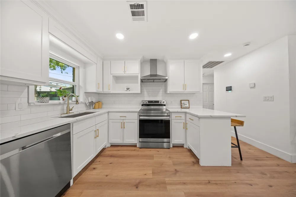 2431 Gross Road Dallas, TX 75228