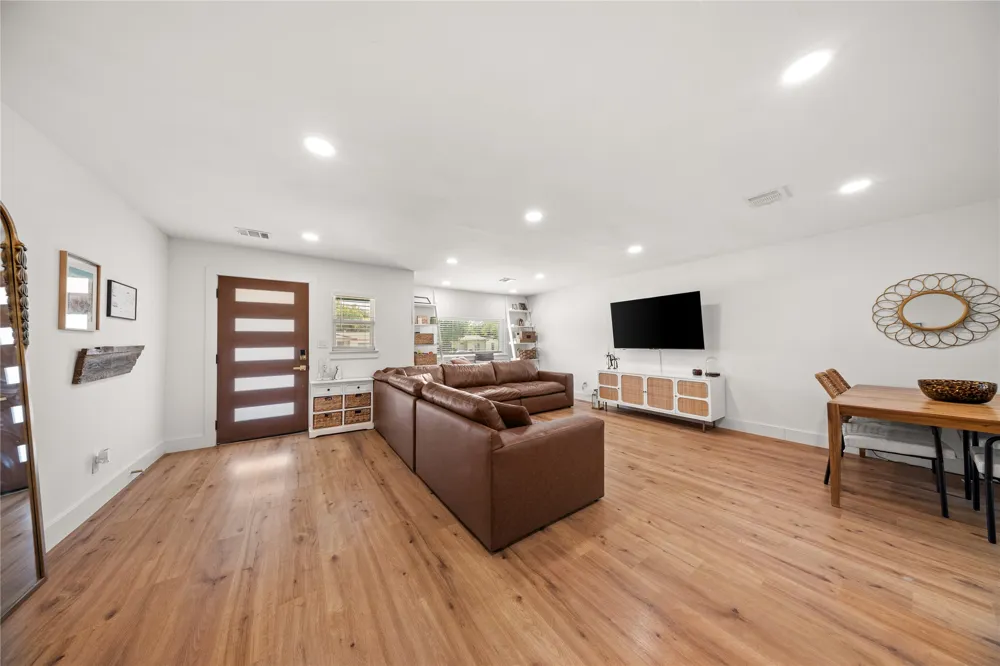 2431 Gross Road Dallas, TX 75228