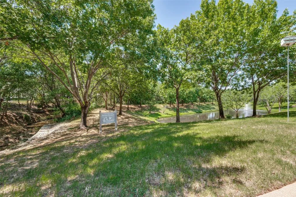 1004 Bridges Drive Arlington, TX 76012