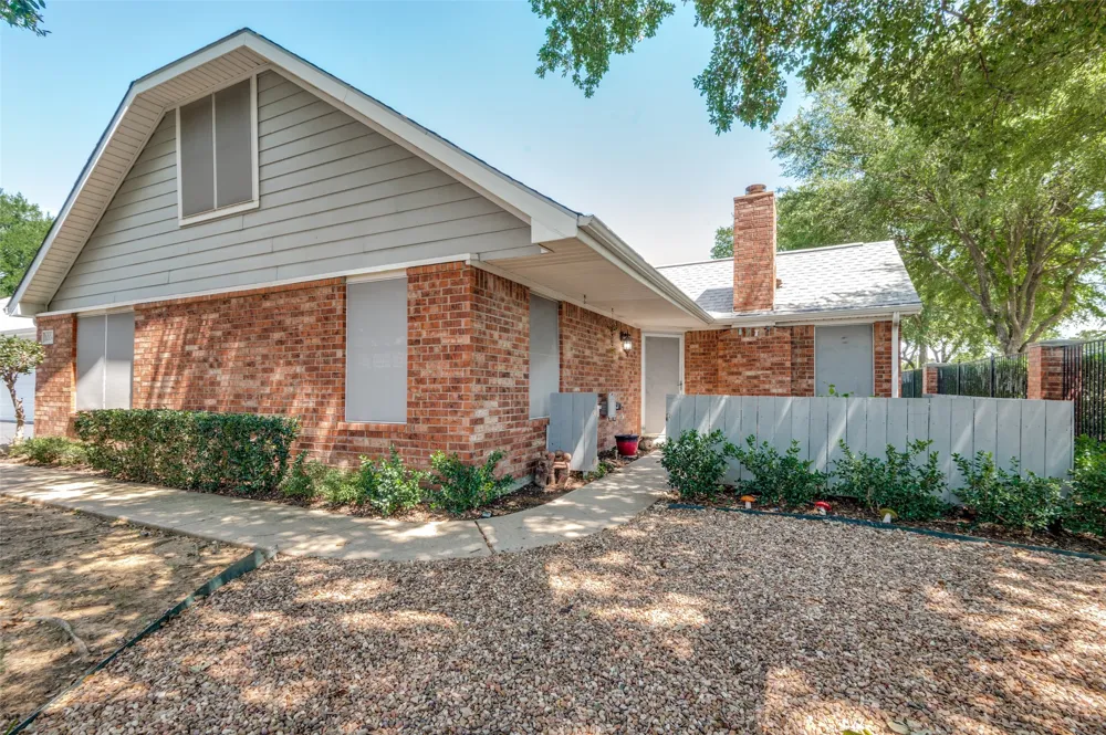 1004 Bridges Drive Arlington, TX 76012