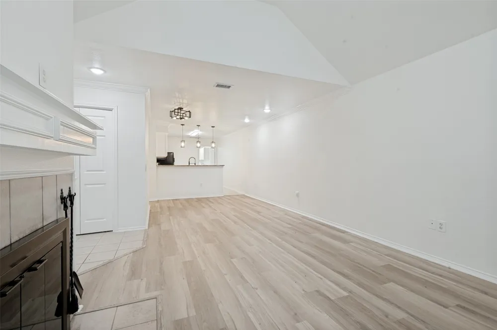 1004 Bridges Drive Arlington, TX 76012