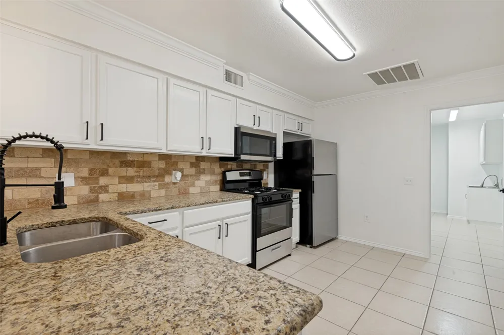 1004 Bridges Drive Arlington, TX 76012