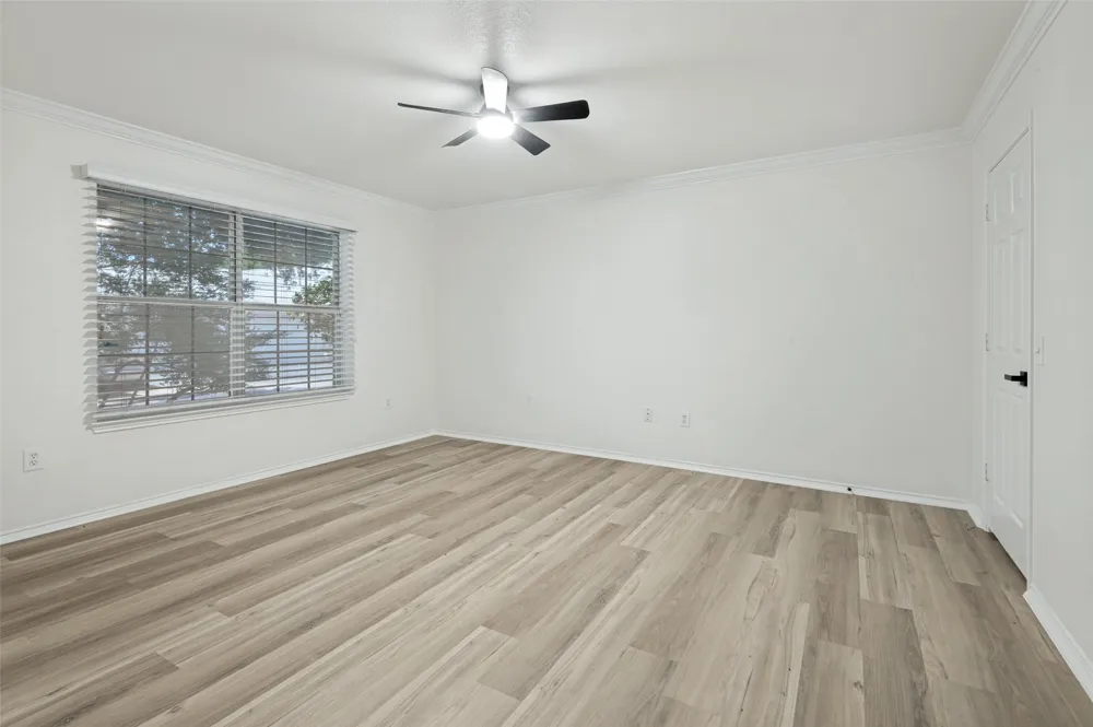 1004 Bridges Drive Arlington, TX 76012