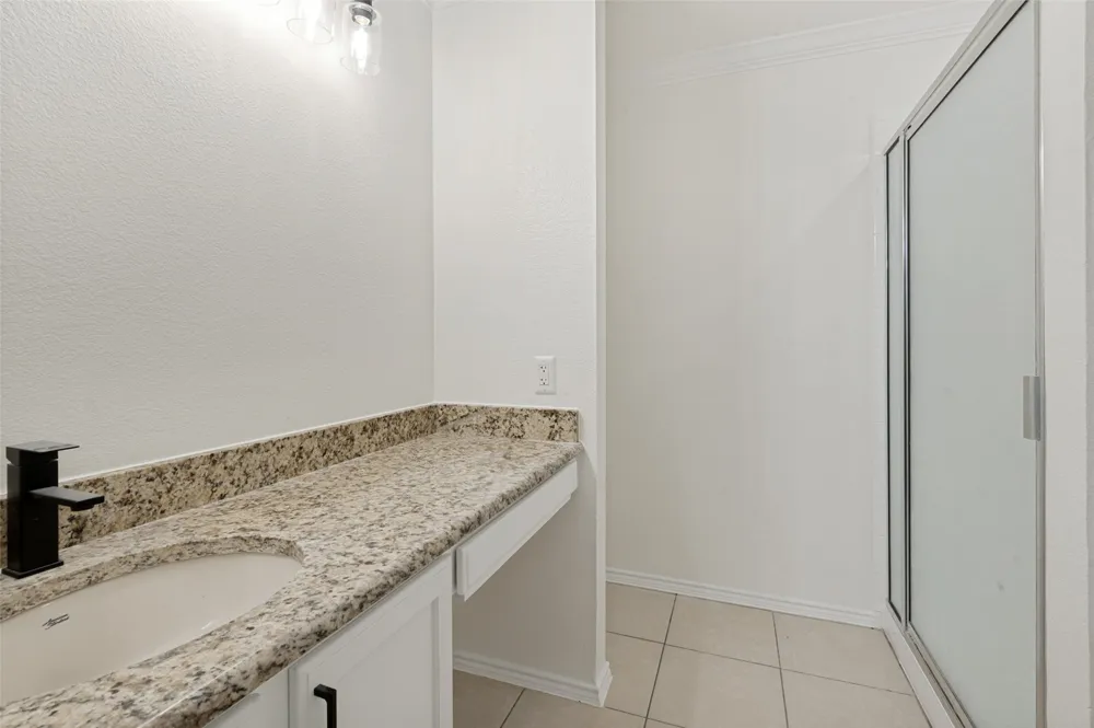 1004 Bridges Drive Arlington, TX 76012