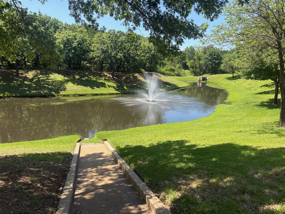 1004 Bridges Drive Arlington, TX 76012