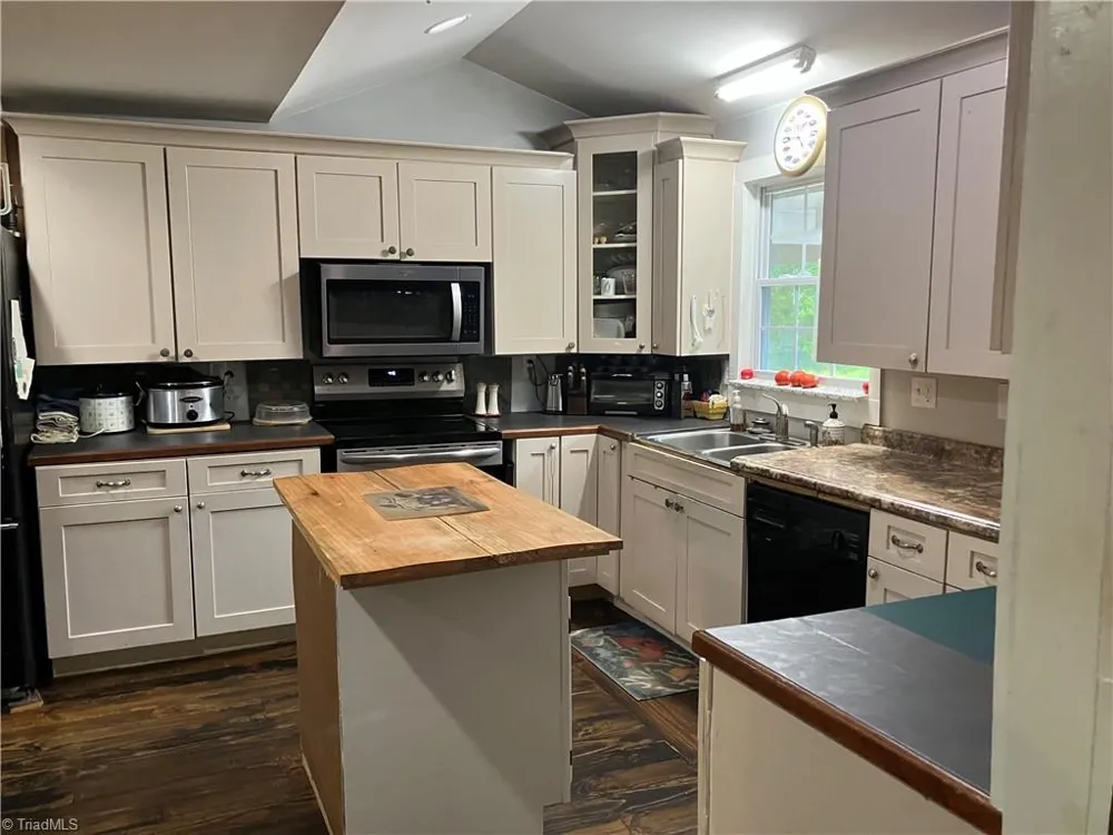 1016 Sanders Shelton Road Westfield, NC 27053