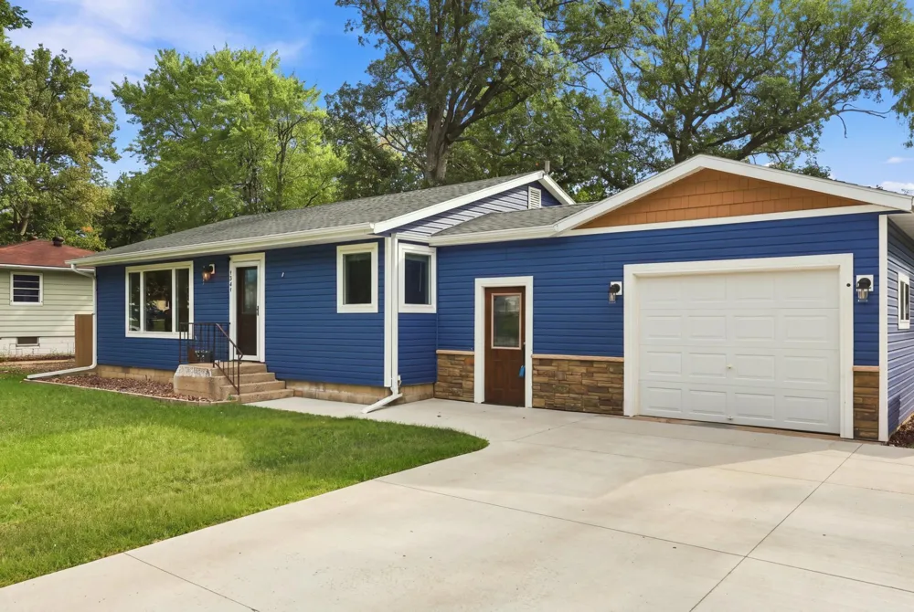 1521 Gary Avenue Detroit Lakes, MN 56501