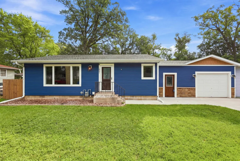 1521 Gary Avenue Detroit Lakes, MN 56501