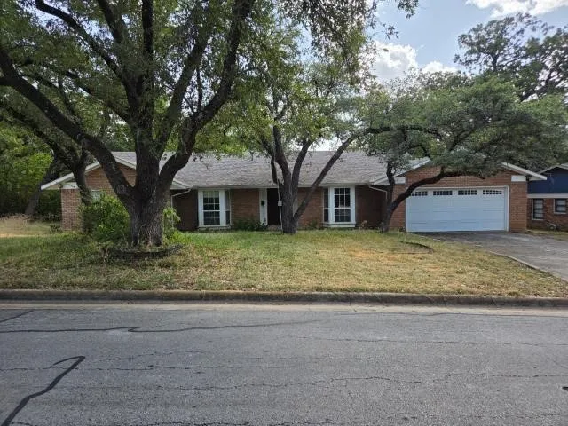 5728 Rockhill Road Fort Worth, TX 76112