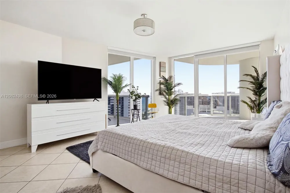 1850 S Ocean Dr #2305 Hallandale Beach, FL 33009