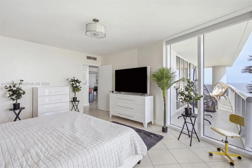1850 S Ocean Dr #2305 Hallandale Beach, FL 33009