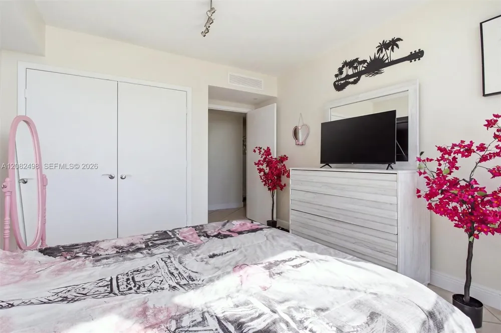 1850 S Ocean Dr #2305 Hallandale Beach, FL 33009